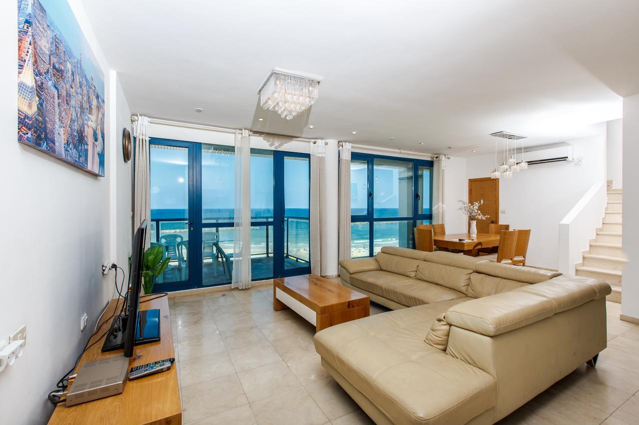 Ocean Front Apartments First Line To The Beach เทลอาวีฟ ภายนอก รูปภาพ