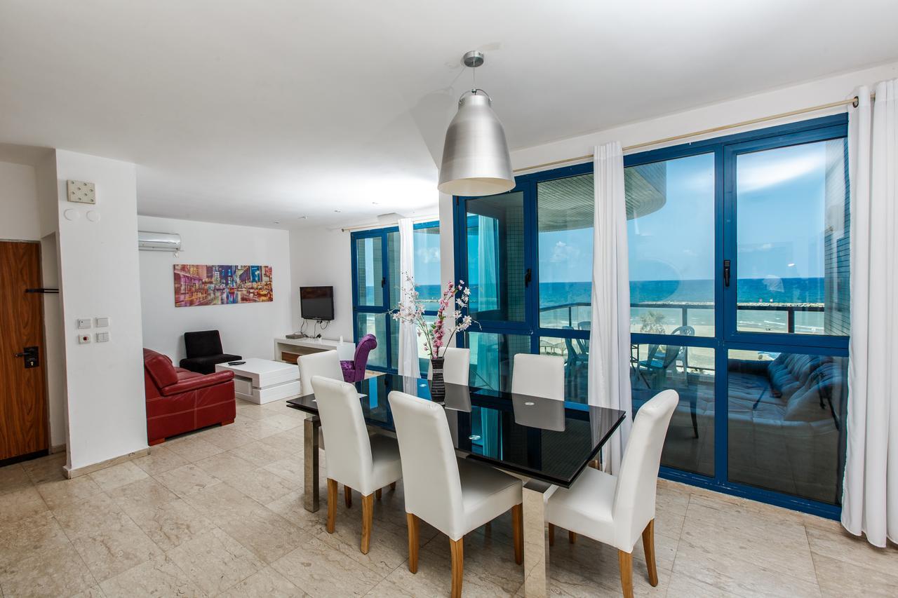 Ocean Front Apartments First Line To The Beach เทลอาวีฟ ภายนอก รูปภาพ