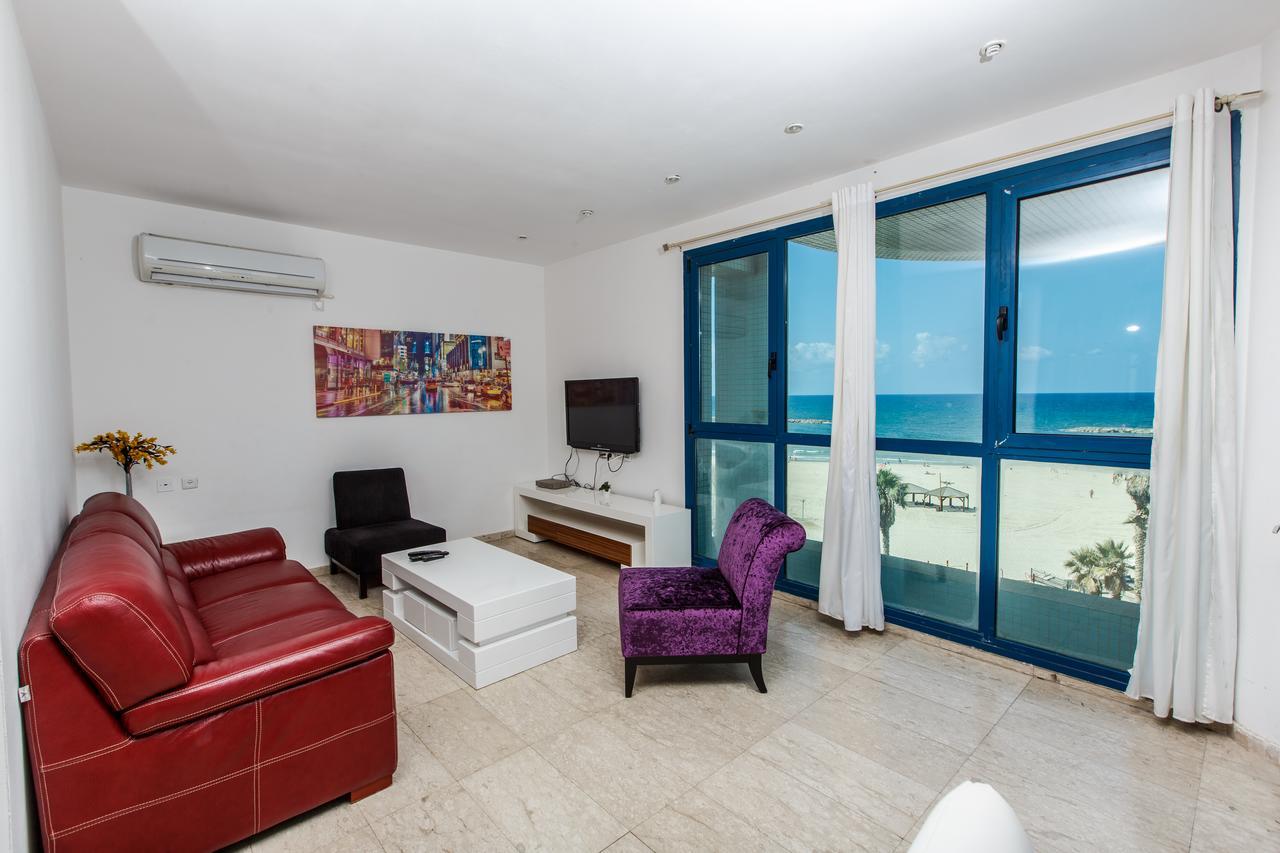 Ocean Front Apartments First Line To The Beach เทลอาวีฟ ภายนอก รูปภาพ