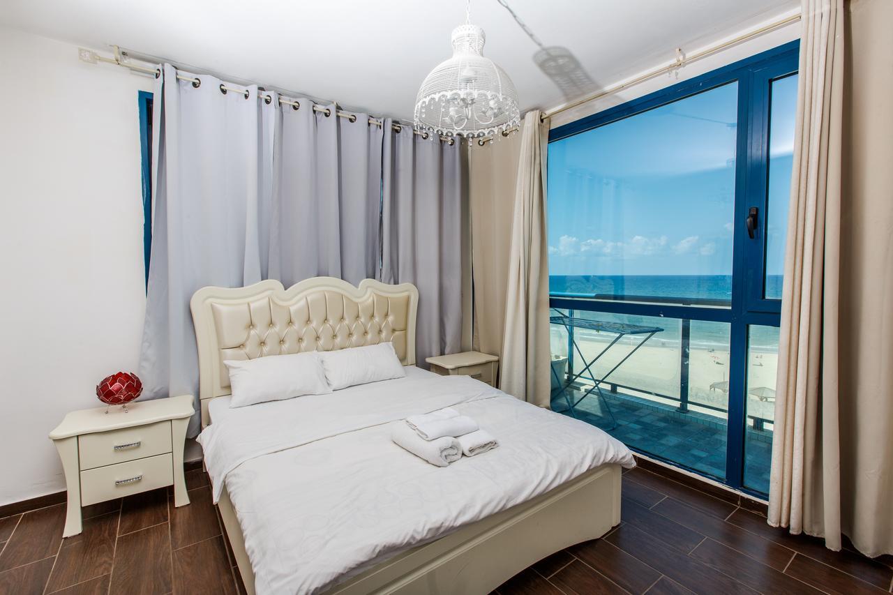 Ocean Front Apartments First Line To The Beach เทลอาวีฟ ภายนอก รูปภาพ