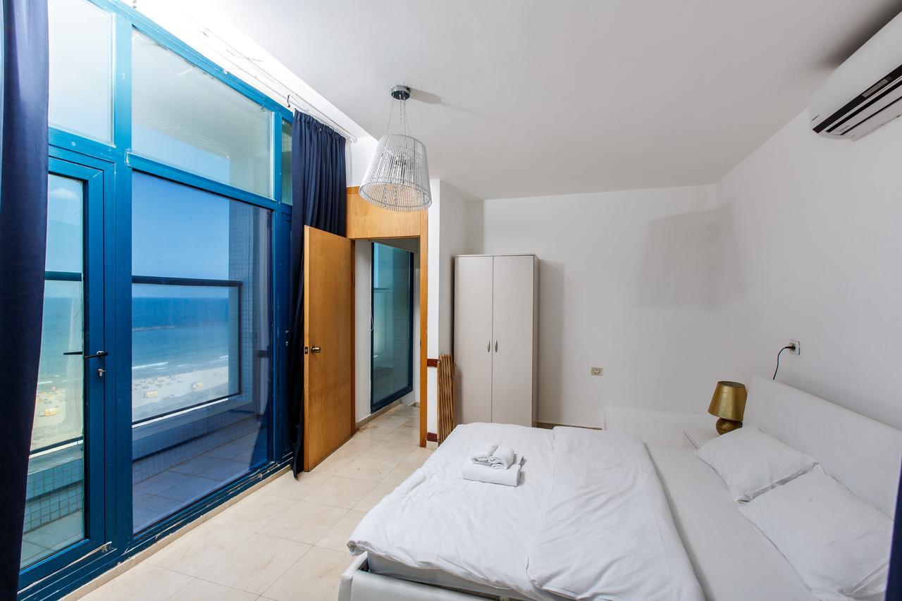 Ocean Front Apartments First Line To The Beach เทลอาวีฟ ภายนอก รูปภาพ