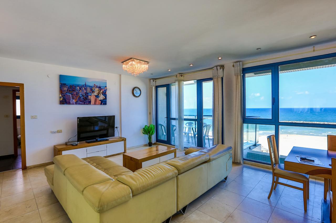 Ocean Front Apartments First Line To The Beach เทลอาวีฟ ภายนอก รูปภาพ