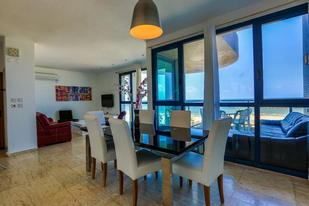 Ocean Front Apartments First Line To The Beach เทลอาวีฟ ภายนอก รูปภาพ