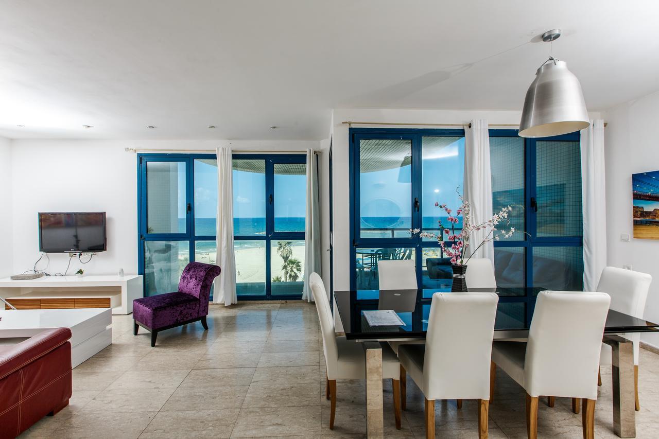 Ocean Front Apartments First Line To The Beach เทลอาวีฟ ภายนอก รูปภาพ