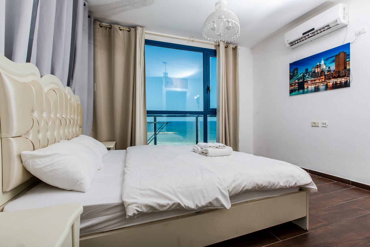 Ocean Front Apartments First Line To The Beach เทลอาวีฟ ภายนอก รูปภาพ
