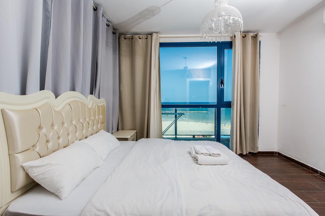 Ocean Front Apartments First Line To The Beach เทลอาวีฟ ภายนอก รูปภาพ