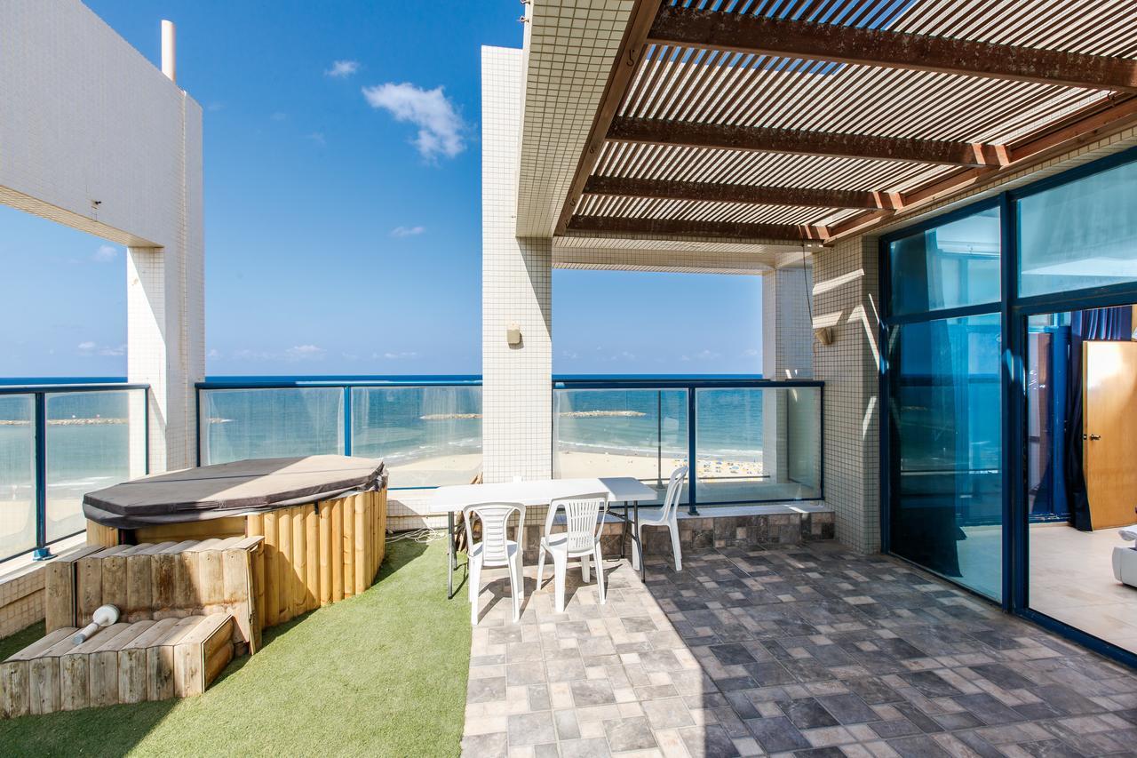 Ocean Front Apartments First Line To The Beach เทลอาวีฟ ภายนอก รูปภาพ