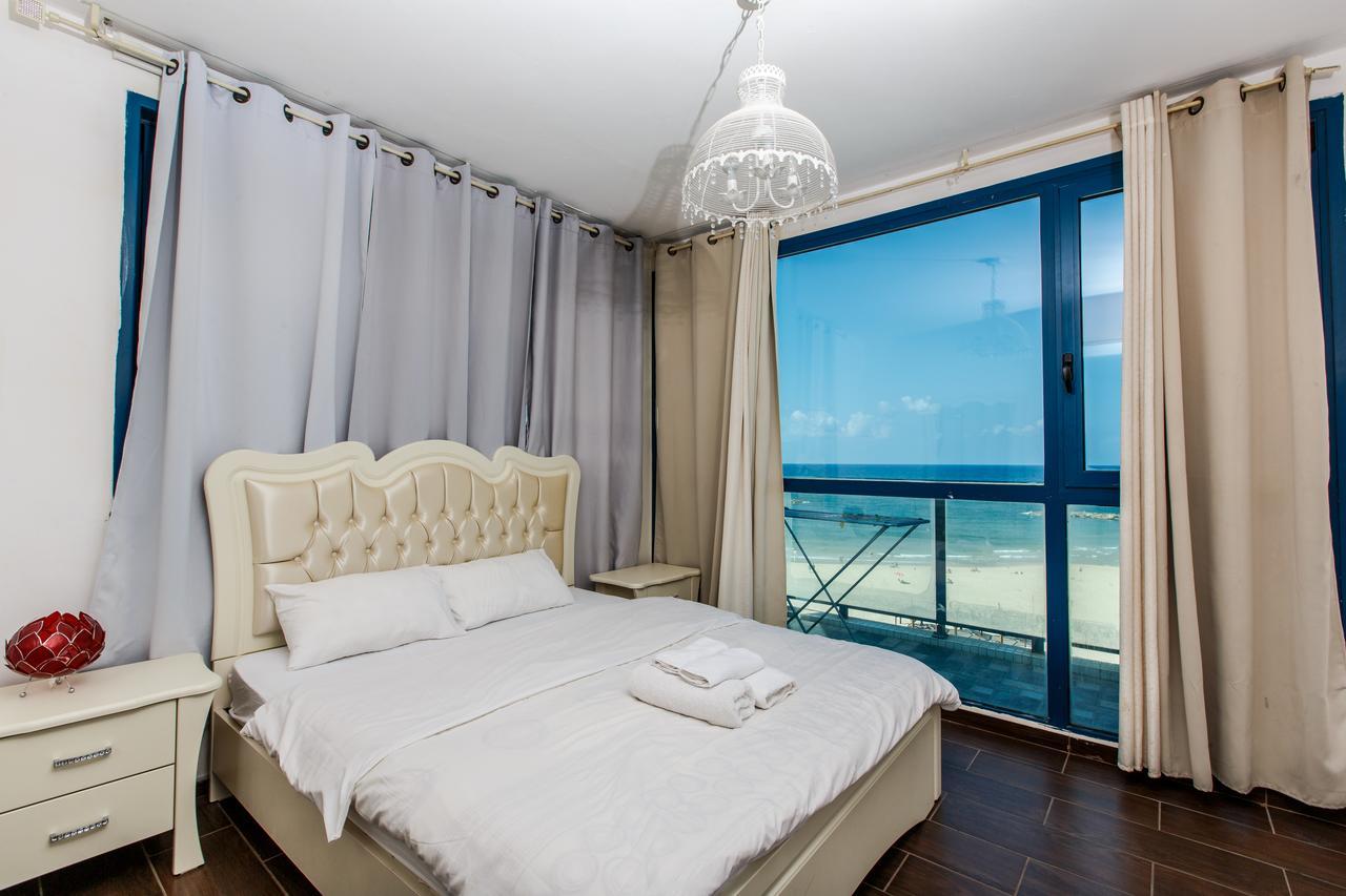 Ocean Front Apartments First Line To The Beach เทลอาวีฟ ภายนอก รูปภาพ