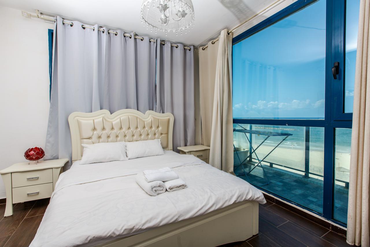 Ocean Front Apartments First Line To The Beach เทลอาวีฟ ภายนอก รูปภาพ