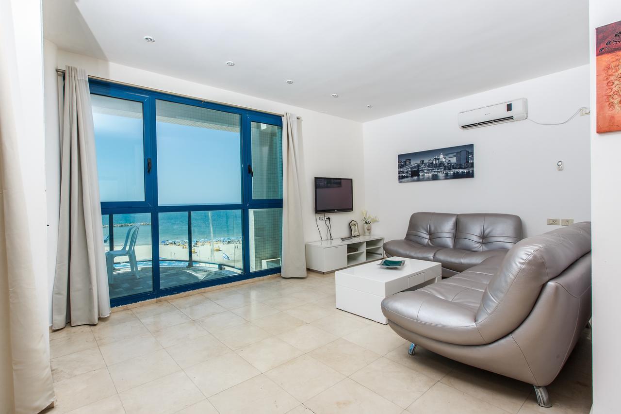 Ocean Front Apartments First Line To The Beach เทลอาวีฟ ภายนอก รูปภาพ