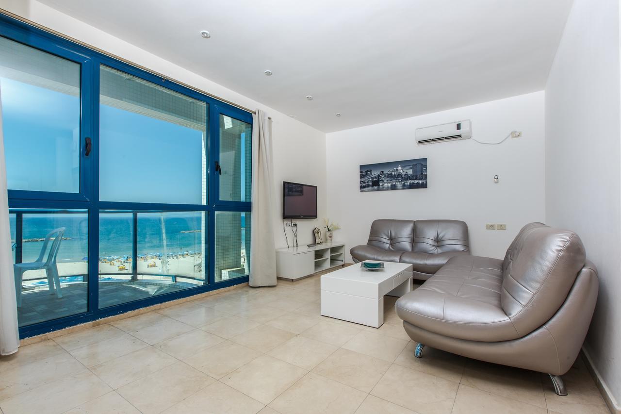 Ocean Front Apartments First Line To The Beach เทลอาวีฟ ภายนอก รูปภาพ