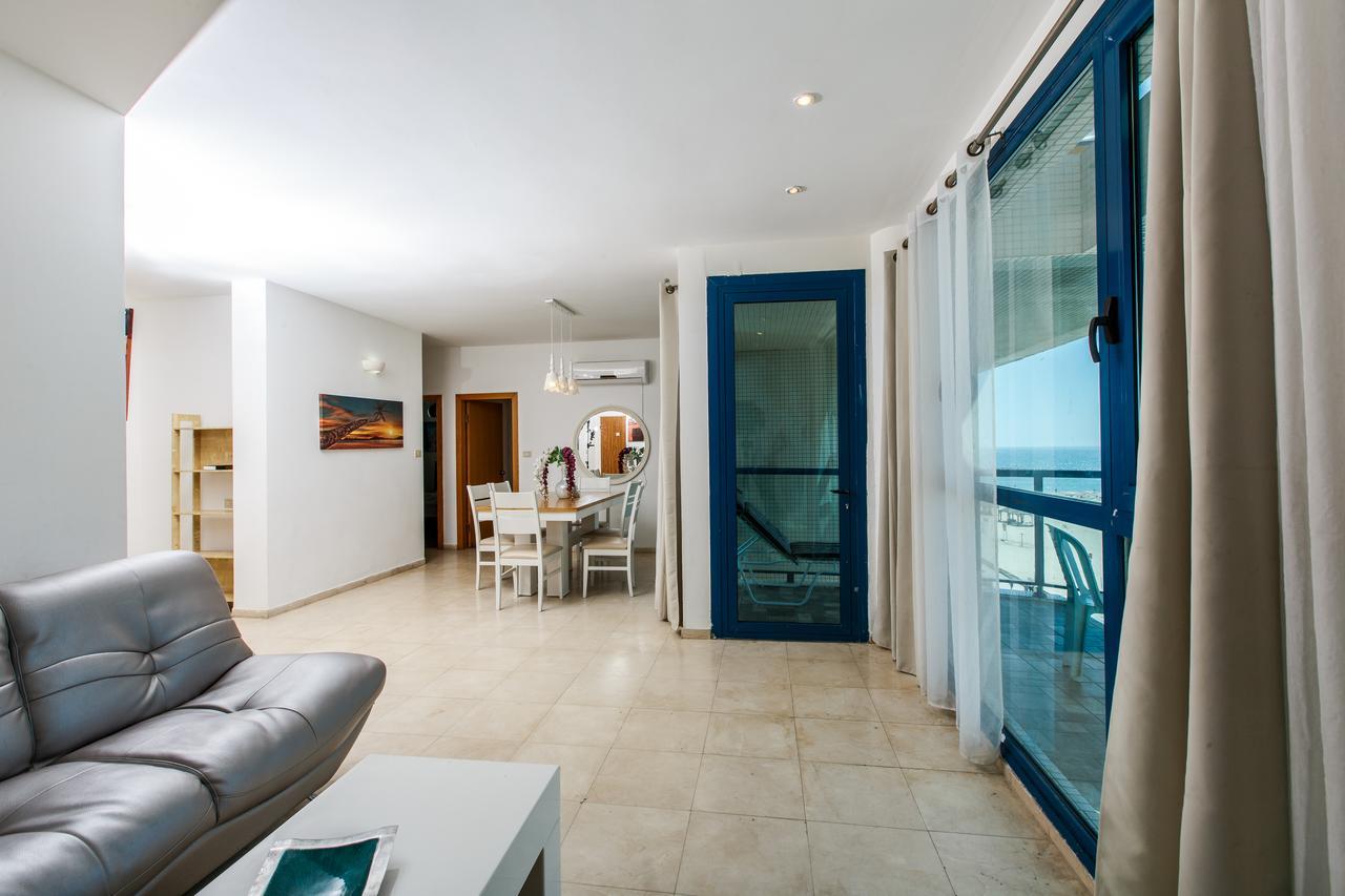 Ocean Front Apartments First Line To The Beach เทลอาวีฟ ภายนอก รูปภาพ