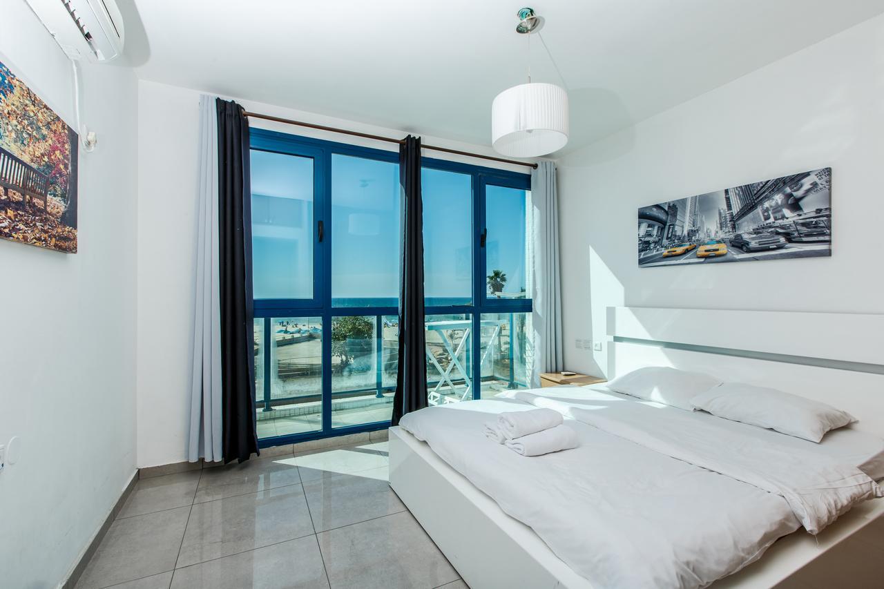 Ocean Front Apartments First Line To The Beach เทลอาวีฟ ภายนอก รูปภาพ