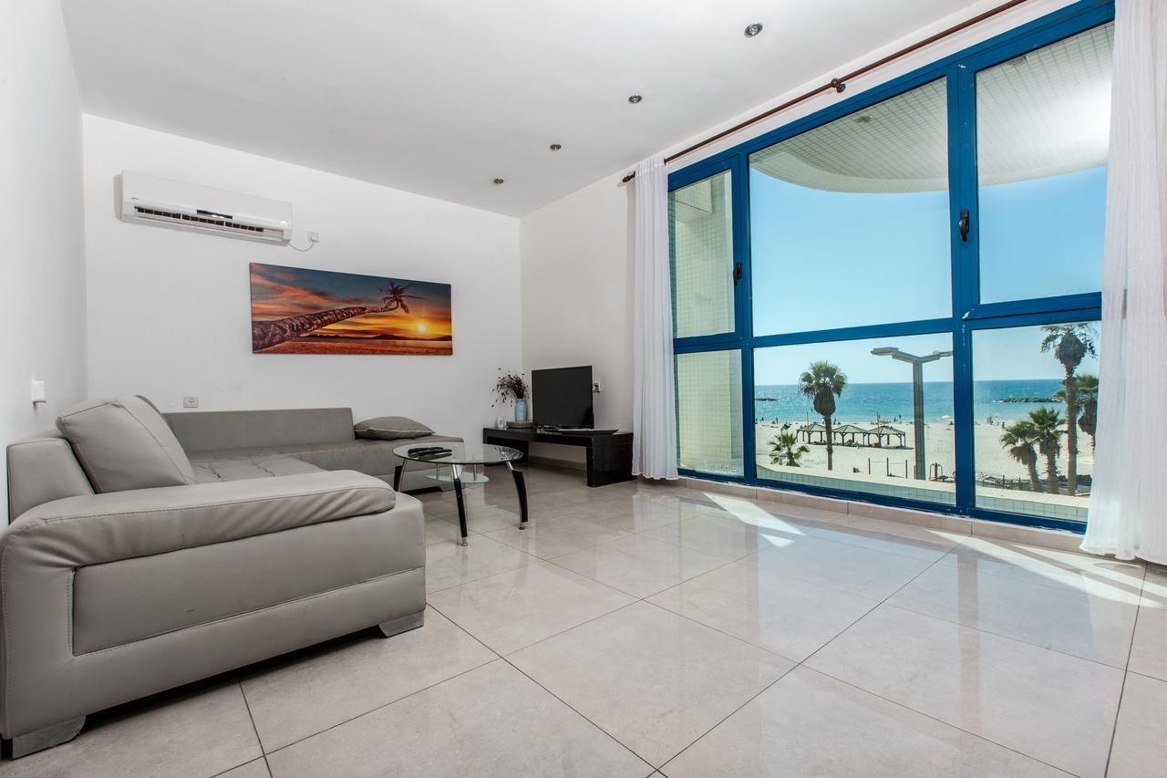 Ocean Front Apartments First Line To The Beach เทลอาวีฟ ภายนอก รูปภาพ