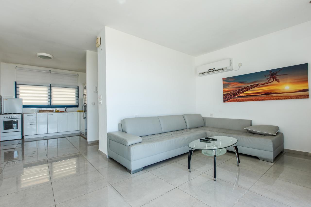 Ocean Front Apartments First Line To The Beach เทลอาวีฟ ภายนอก รูปภาพ