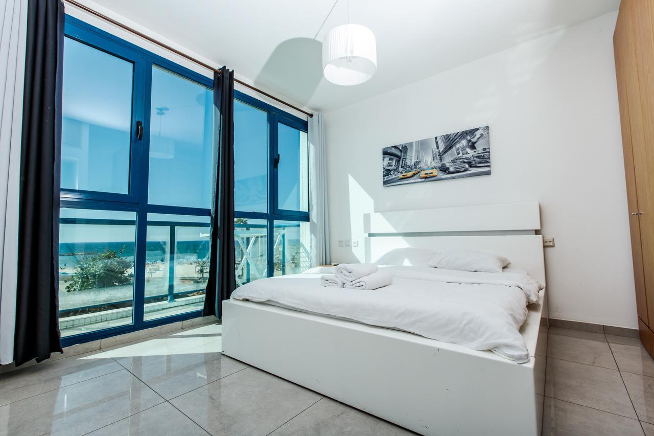Ocean Front Apartments First Line To The Beach เทลอาวีฟ ภายนอก รูปภาพ