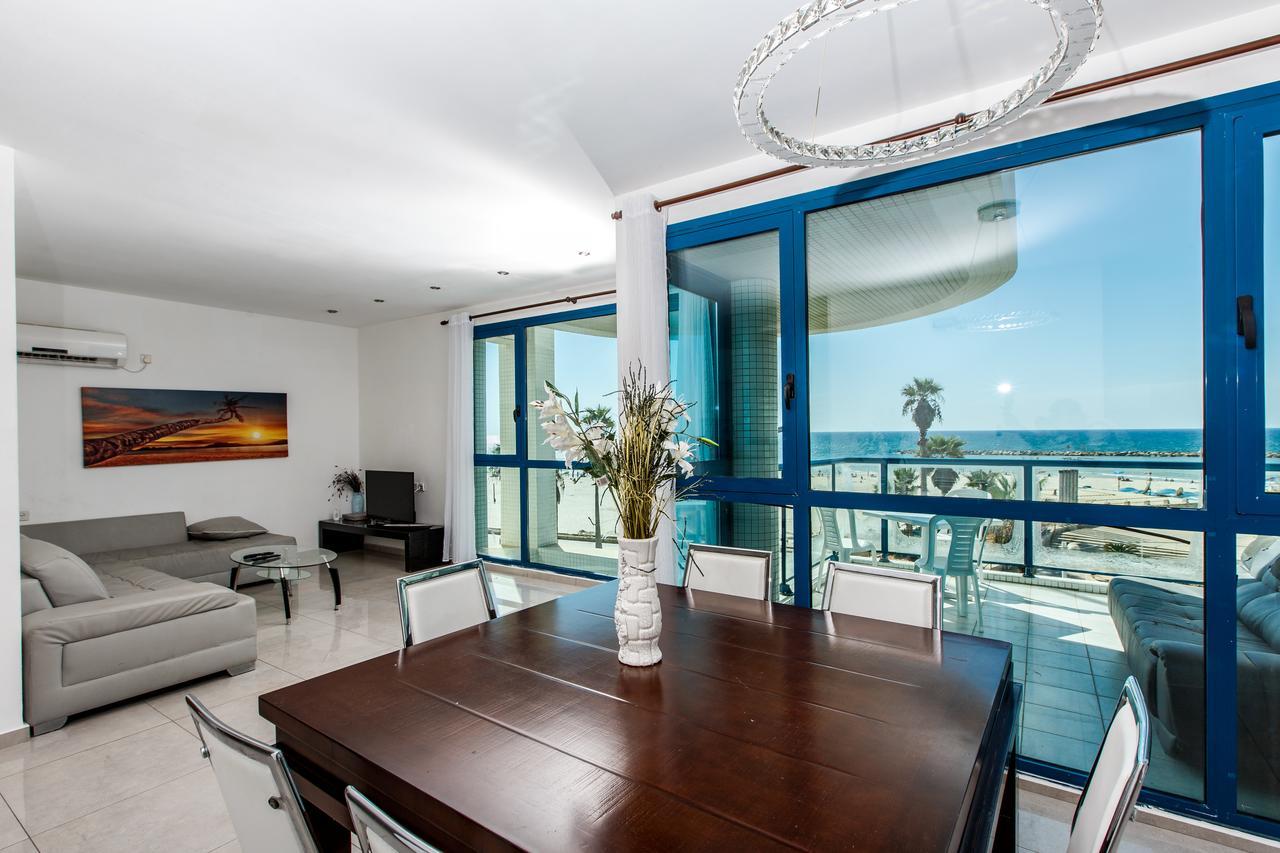 Ocean Front Apartments First Line To The Beach เทลอาวีฟ ภายนอก รูปภาพ
