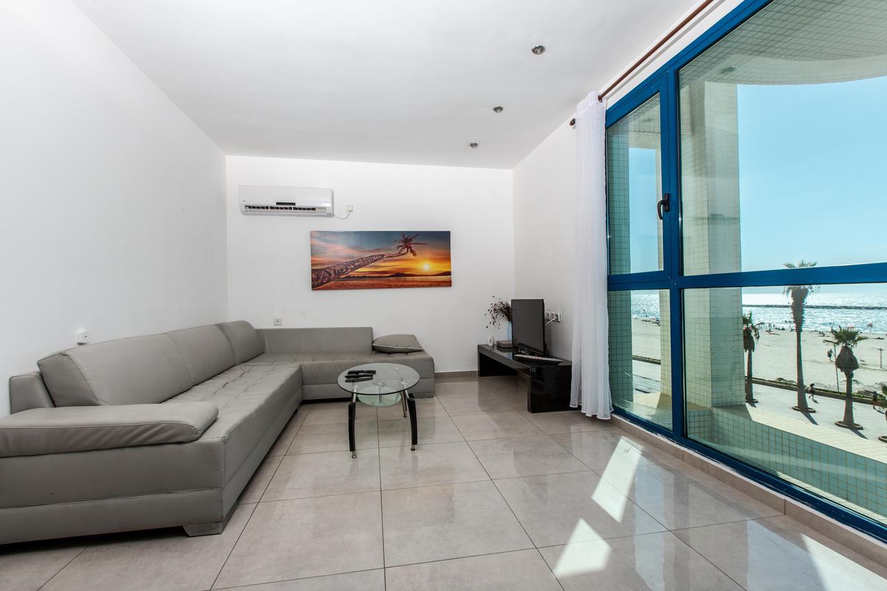 Ocean Front Apartments First Line To The Beach เทลอาวีฟ ภายนอก รูปภาพ