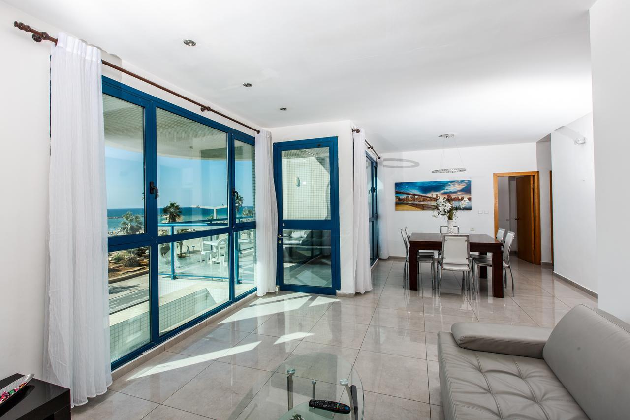 Ocean Front Apartments First Line To The Beach เทลอาวีฟ ภายนอก รูปภาพ
