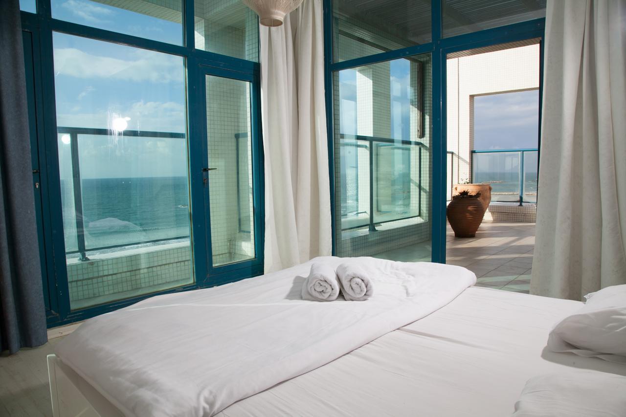 Ocean Front Apartments First Line To The Beach เทลอาวีฟ ภายนอก รูปภาพ