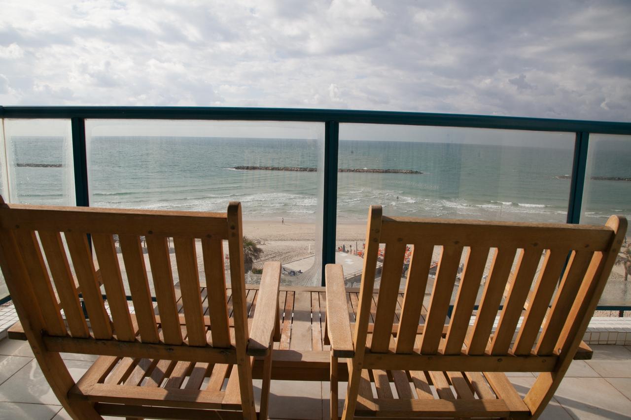 Ocean Front Apartments First Line To The Beach เทลอาวีฟ ภายนอก รูปภาพ