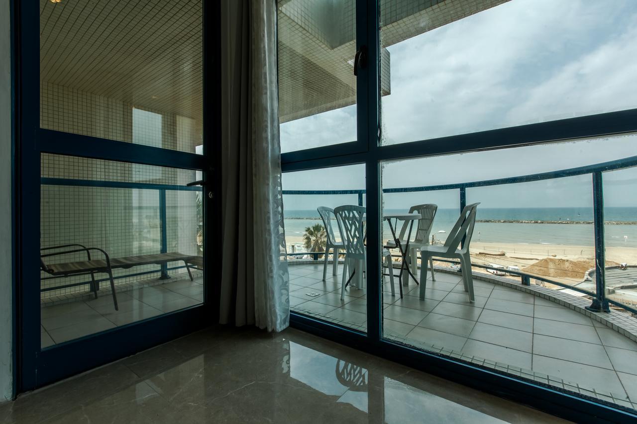 Ocean Front Apartments First Line To The Beach เทลอาวีฟ ภายนอก รูปภาพ