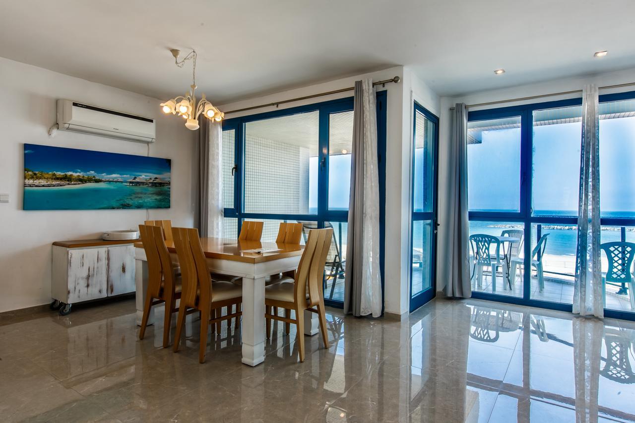 Ocean Front Apartments First Line To The Beach เทลอาวีฟ ภายนอก รูปภาพ
