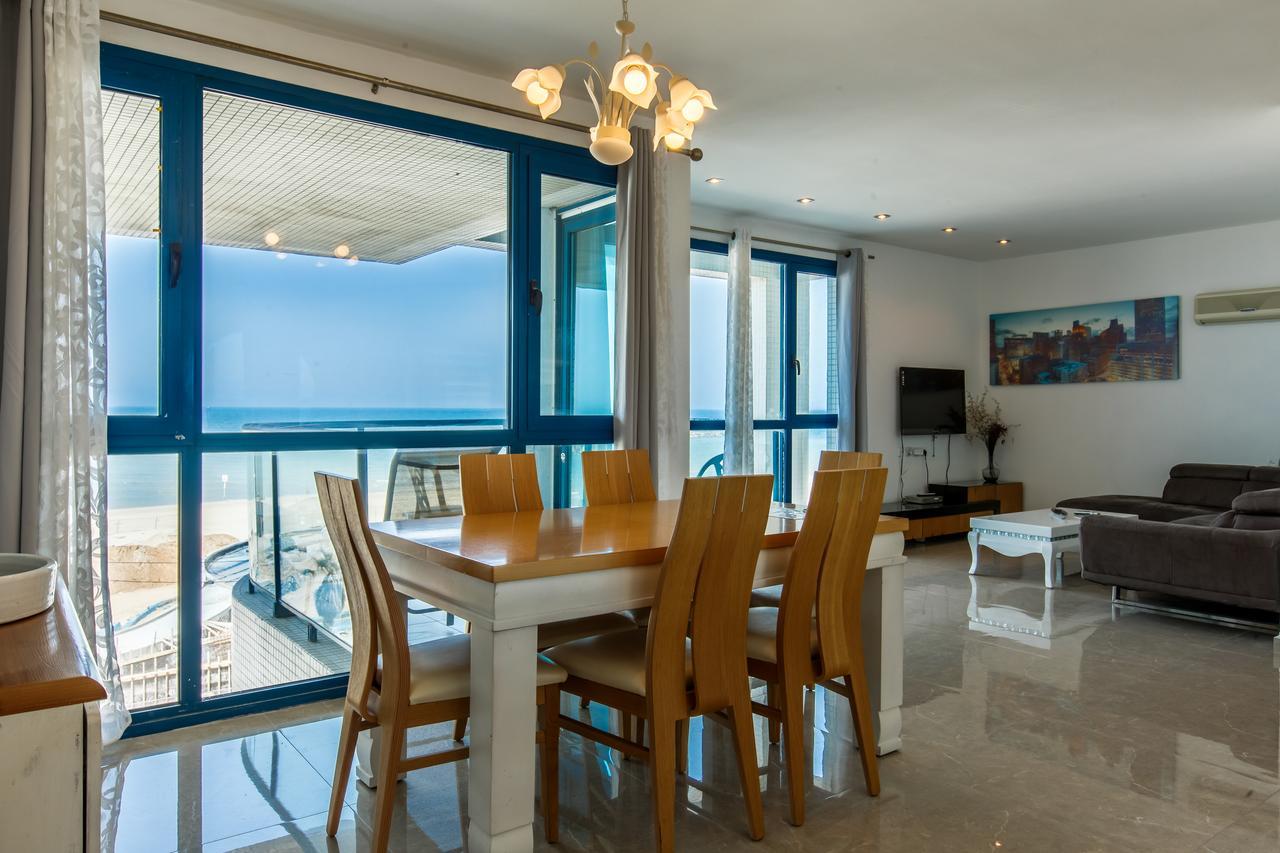 Ocean Front Apartments First Line To The Beach เทลอาวีฟ ภายนอก รูปภาพ