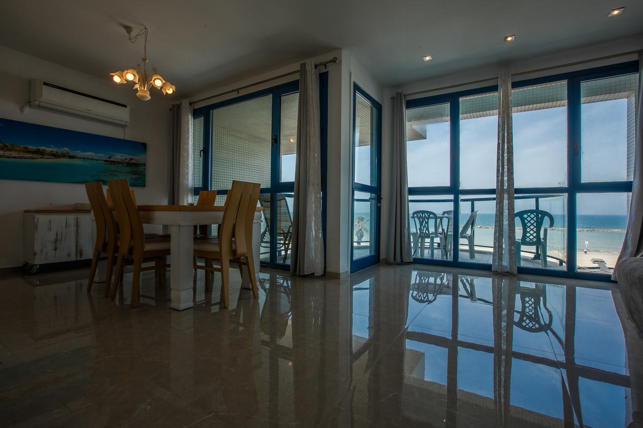 Ocean Front Apartments First Line To The Beach เทลอาวีฟ ภายนอก รูปภาพ