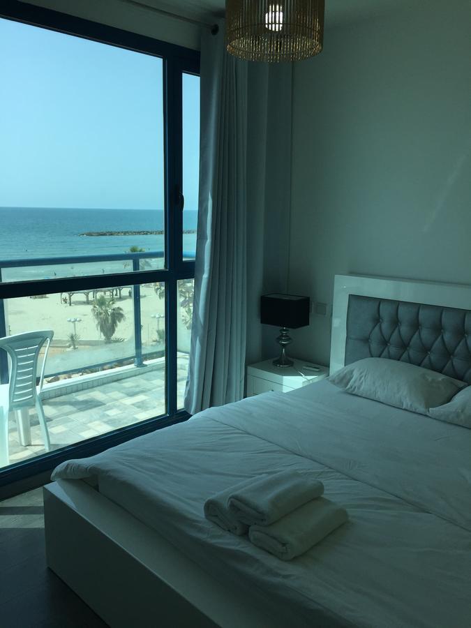 Ocean Front Apartments First Line To The Beach เทลอาวีฟ ภายนอก รูปภาพ