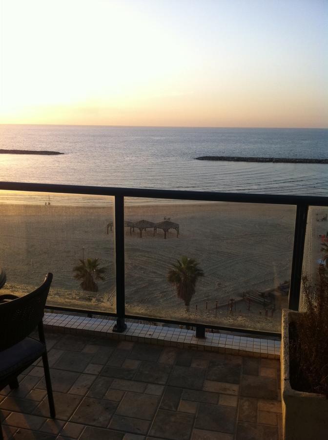 Ocean Front Apartments First Line To The Beach เทลอาวีฟ ภายนอก รูปภาพ
